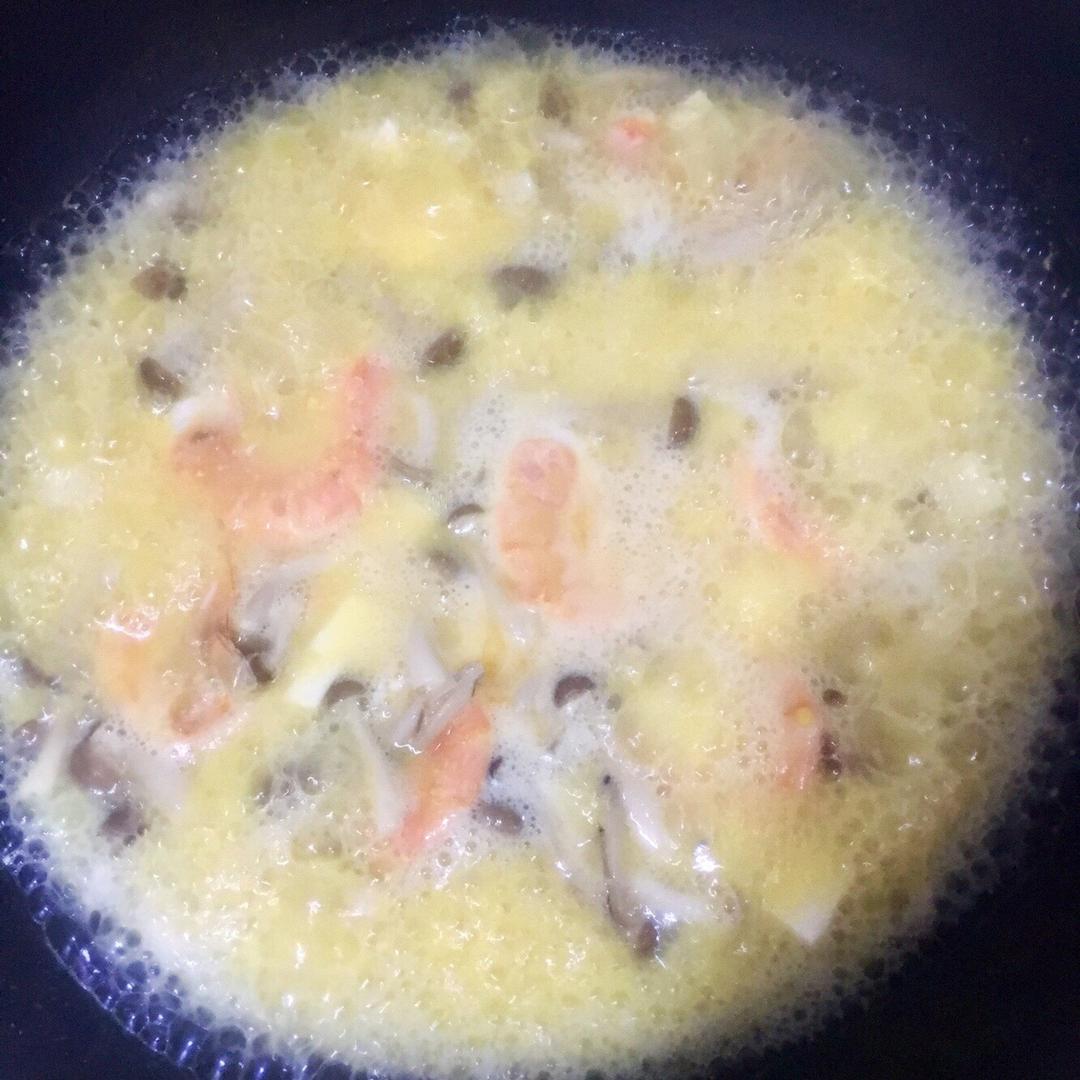 蟹味菇金汤鲜虾豆腐羹