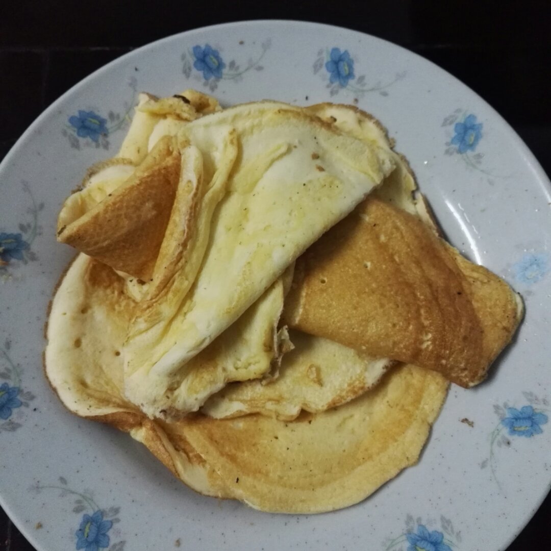 【酸奶松饼yogurt pancake】，搭上黑莓果酱和枫糖的美味。
