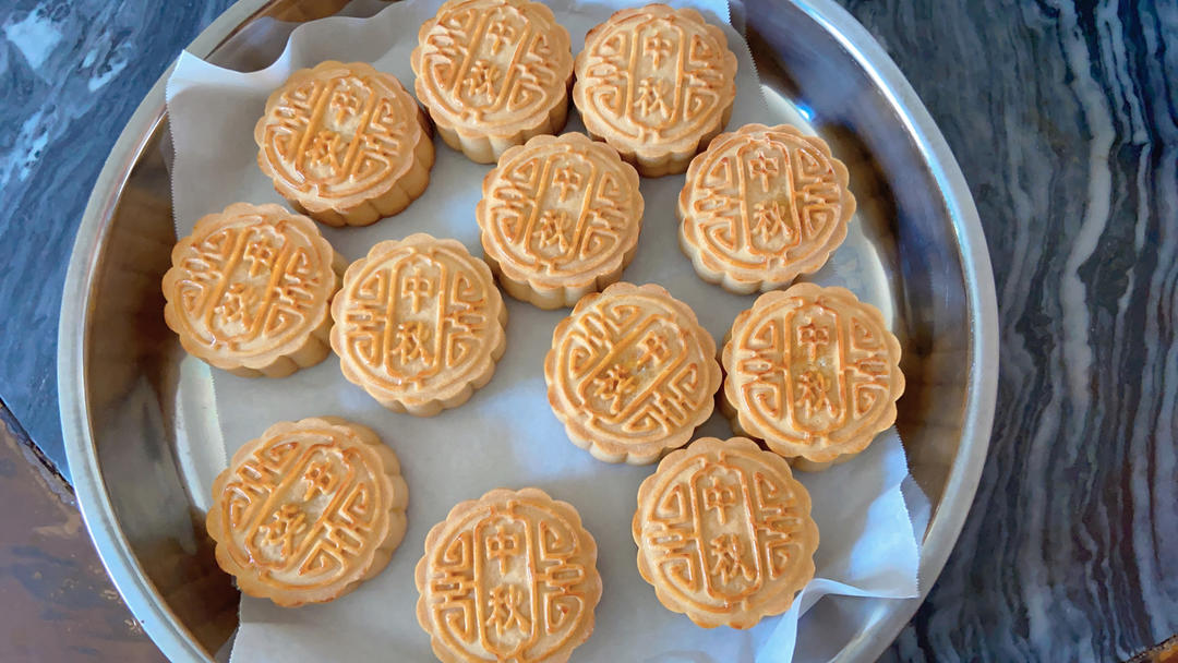 广式月饼—蛋黄莲蓉月饼