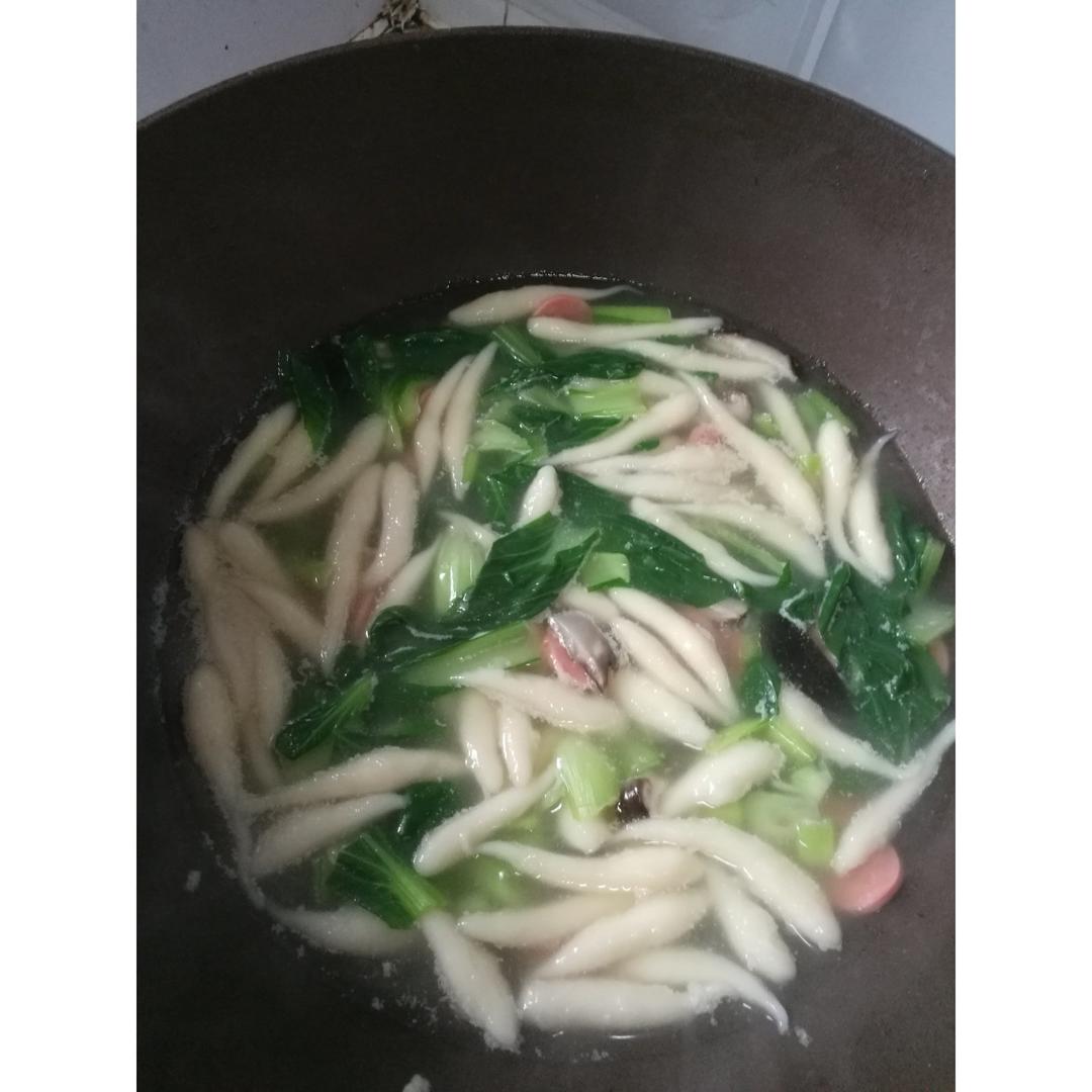 大儿童餐蔬菜面鱼儿