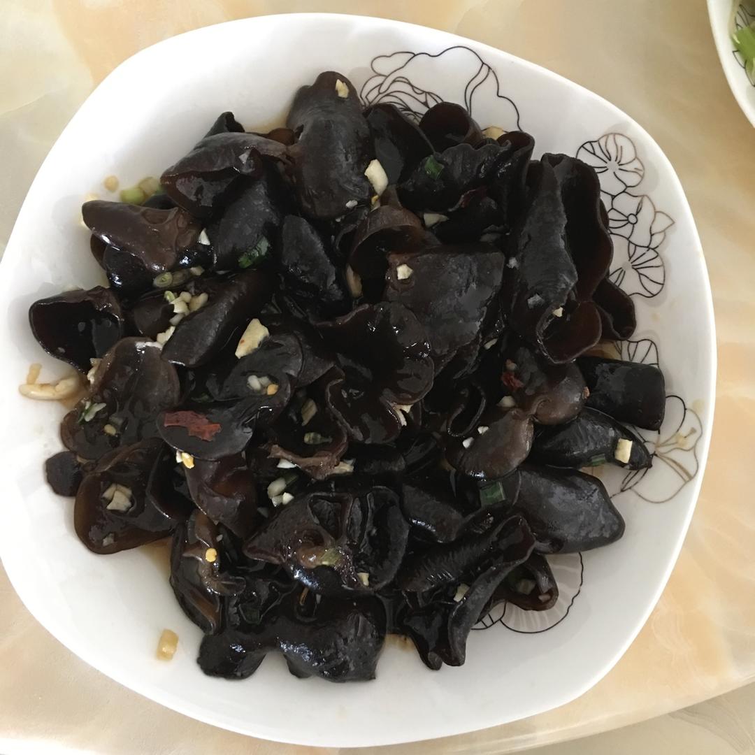 傅迢迢做的凉拌黑木耳