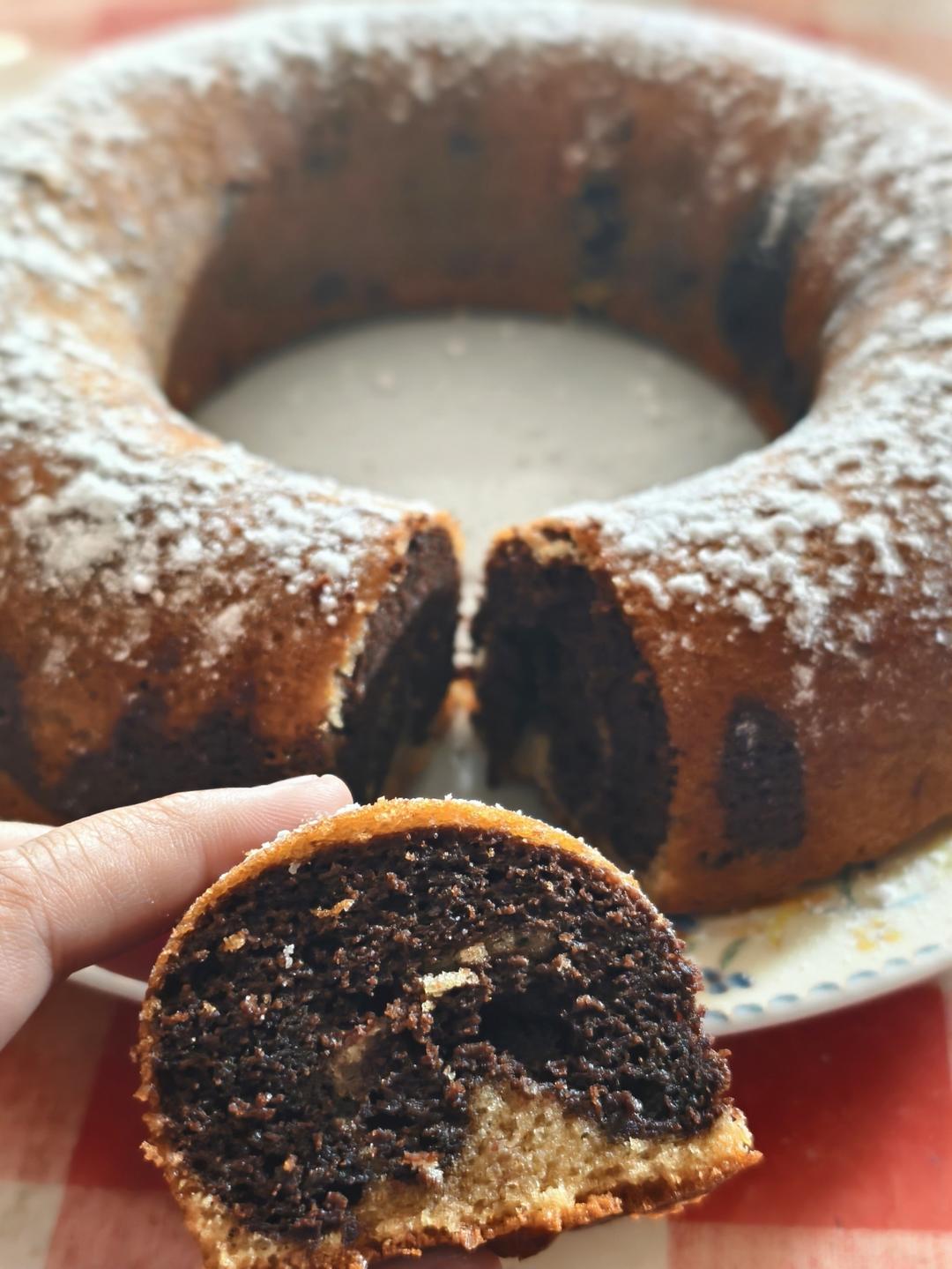 超浓郁不甜腻的爆浆巧克力纸杯蛋糕，热量炸弹