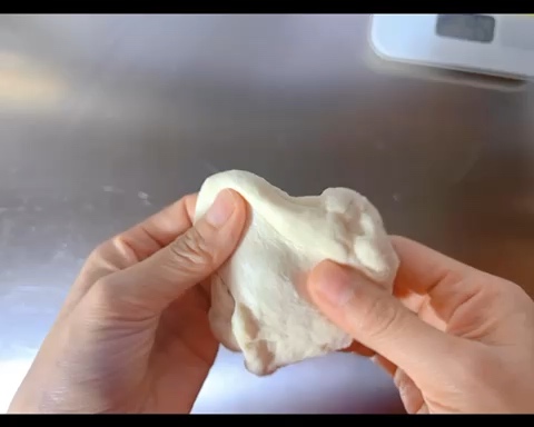 新手能做的碱水面包｜手揉版｜好吃有嚼劲的做法 步骤2
