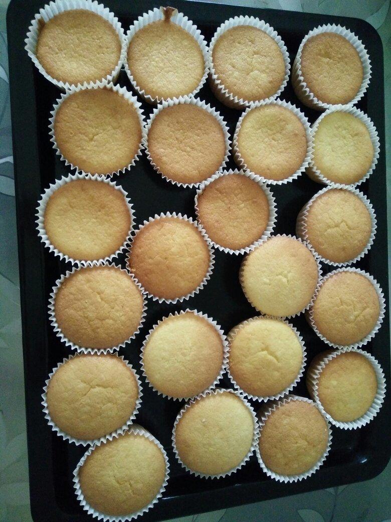 不会回缩的纸杯蛋糕