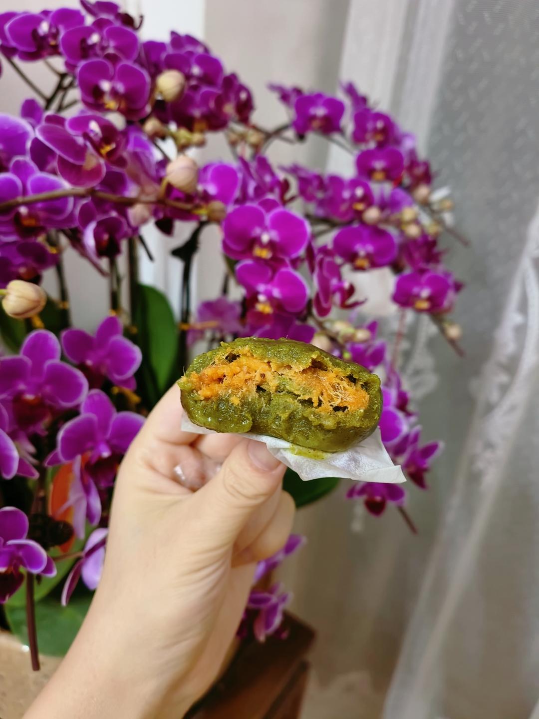 网红青团～～咸蛋黄肉松青团