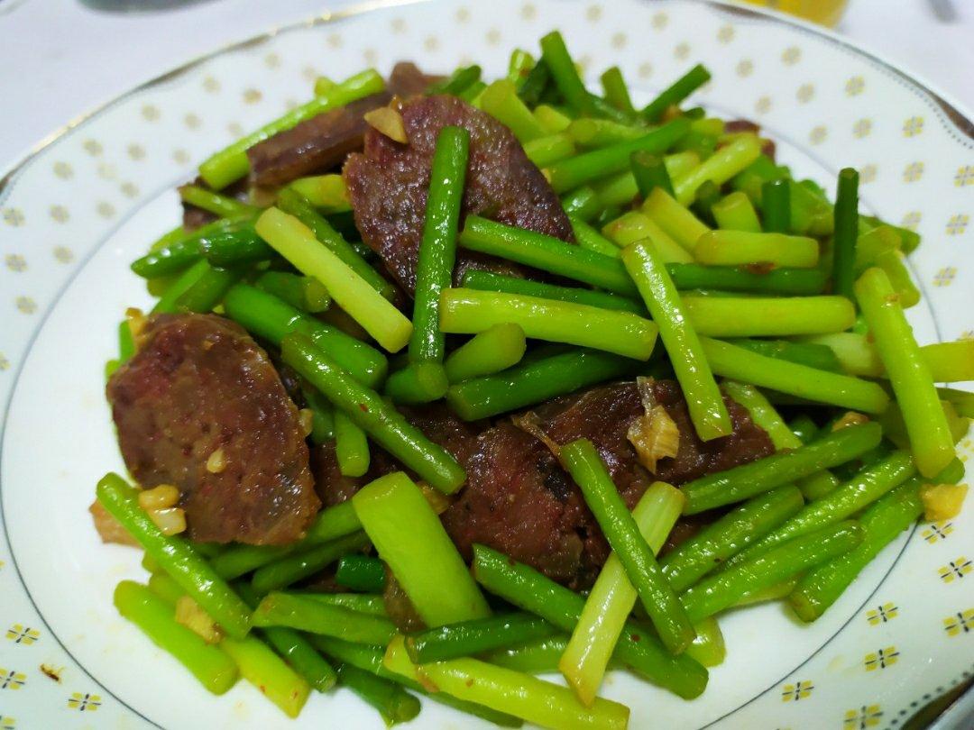 蒜薹炒香肠