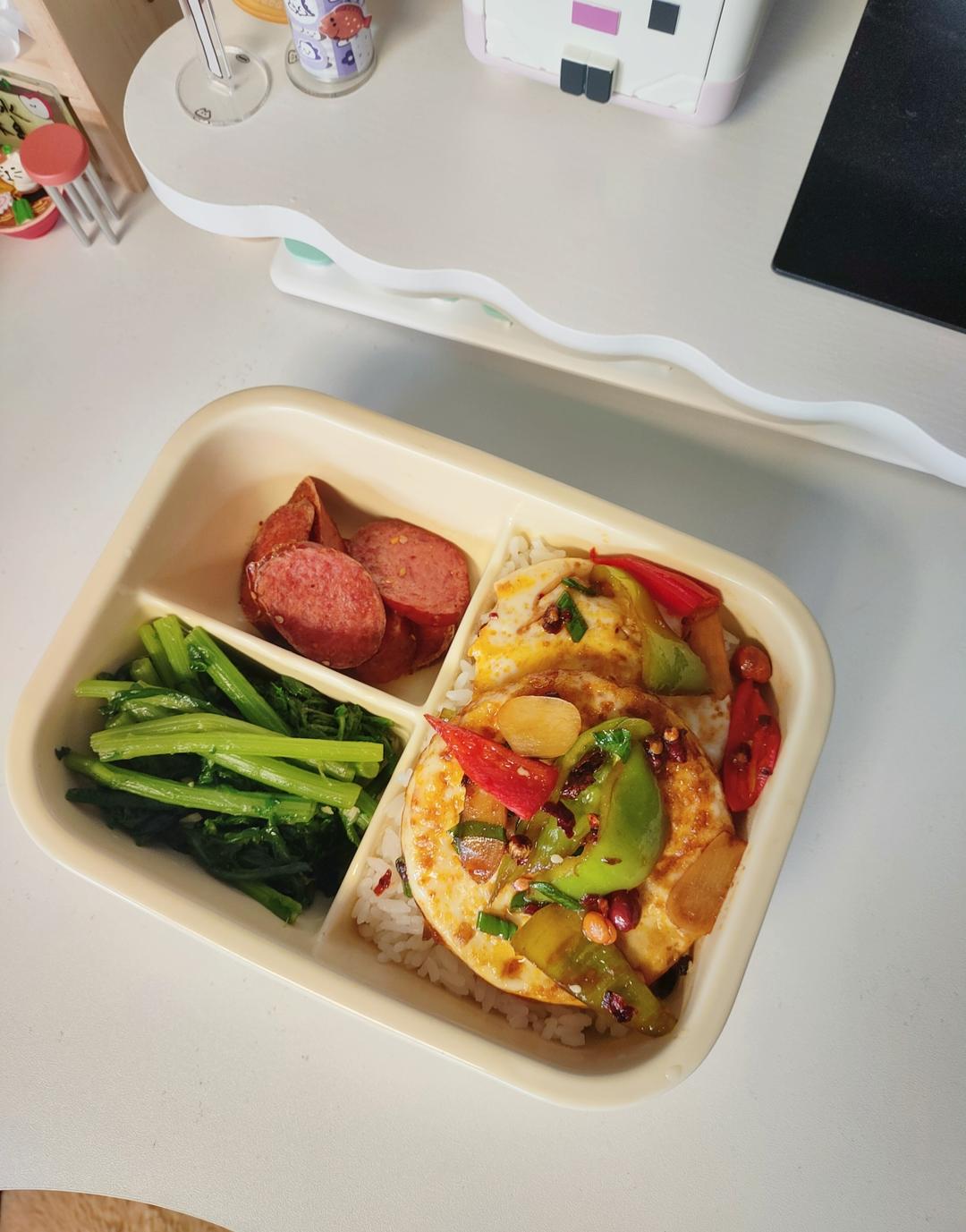 美味巨下饭的家常小炒～辣椒炒荷包蛋！