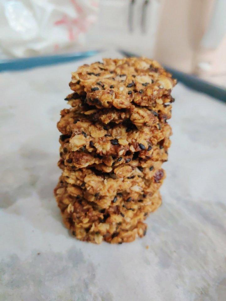 素食:有机燕麦芝麻大饼干