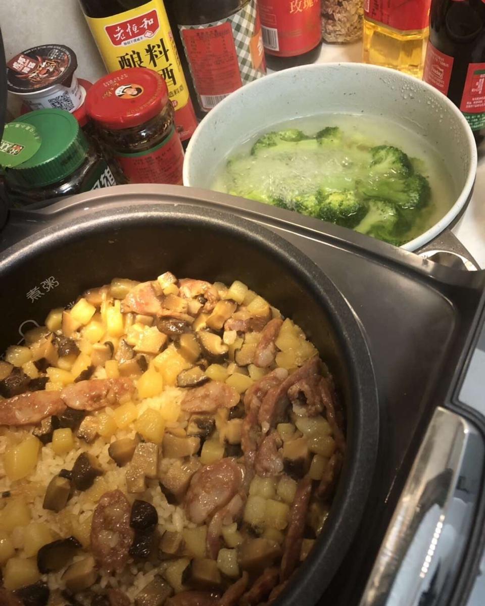 电饭锅香菇香肠饭(●´∀｀●)