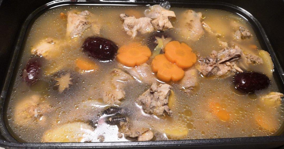 香菇炖鸡汤