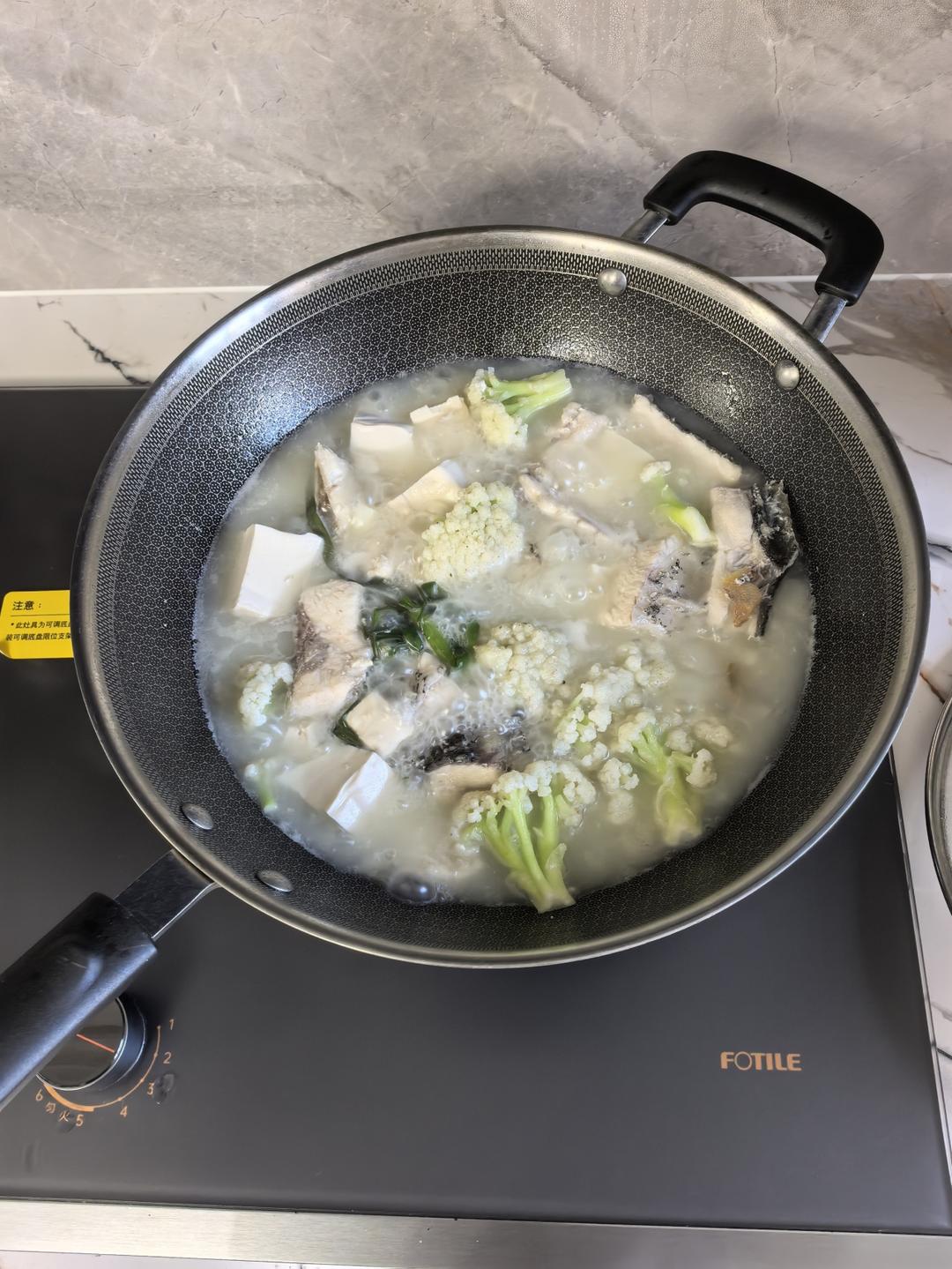 奶白鲫鱼豆腐汤|一条鱼最后的温柔