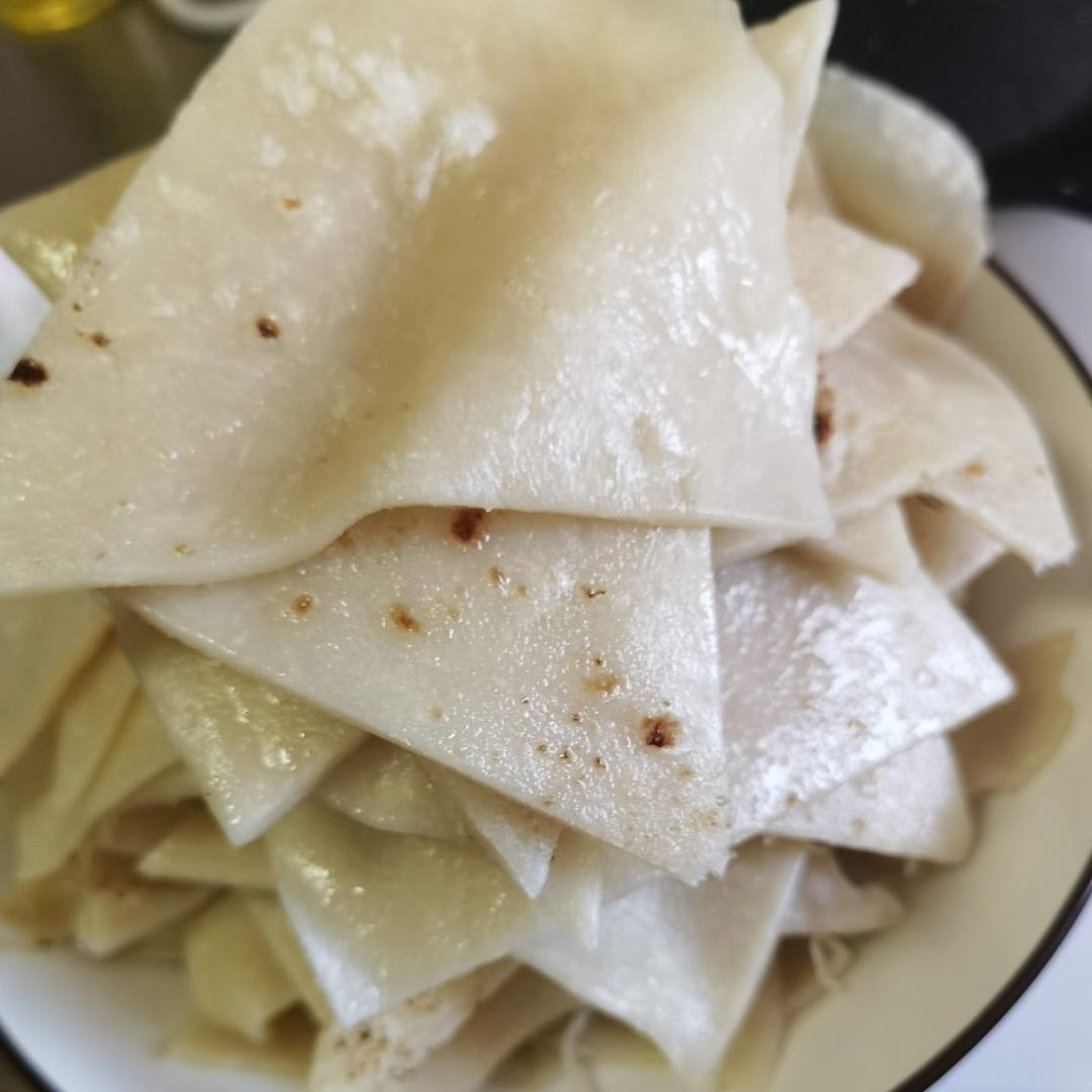 烙饼不硬的小窍门 掌握了你也能看出柔软多层凉了不硬的小油饼