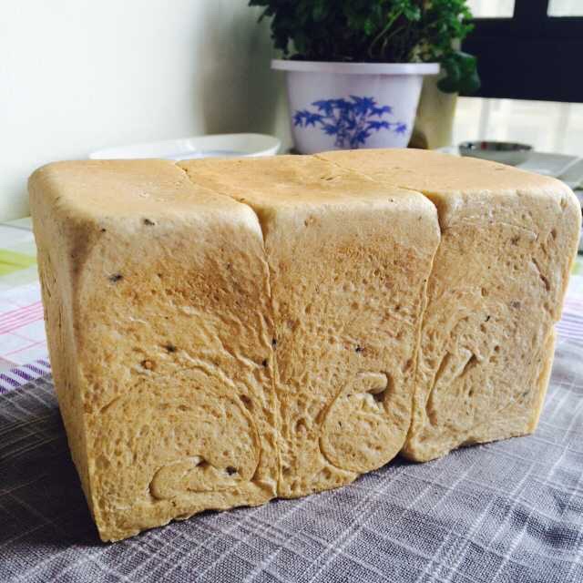 全麦黑芝麻吐司