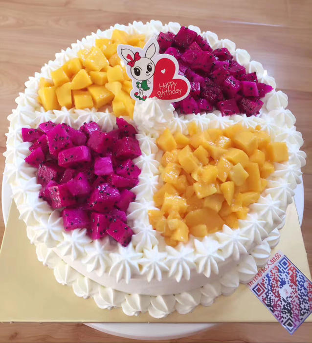 鲜奶双拼水果蛋糕