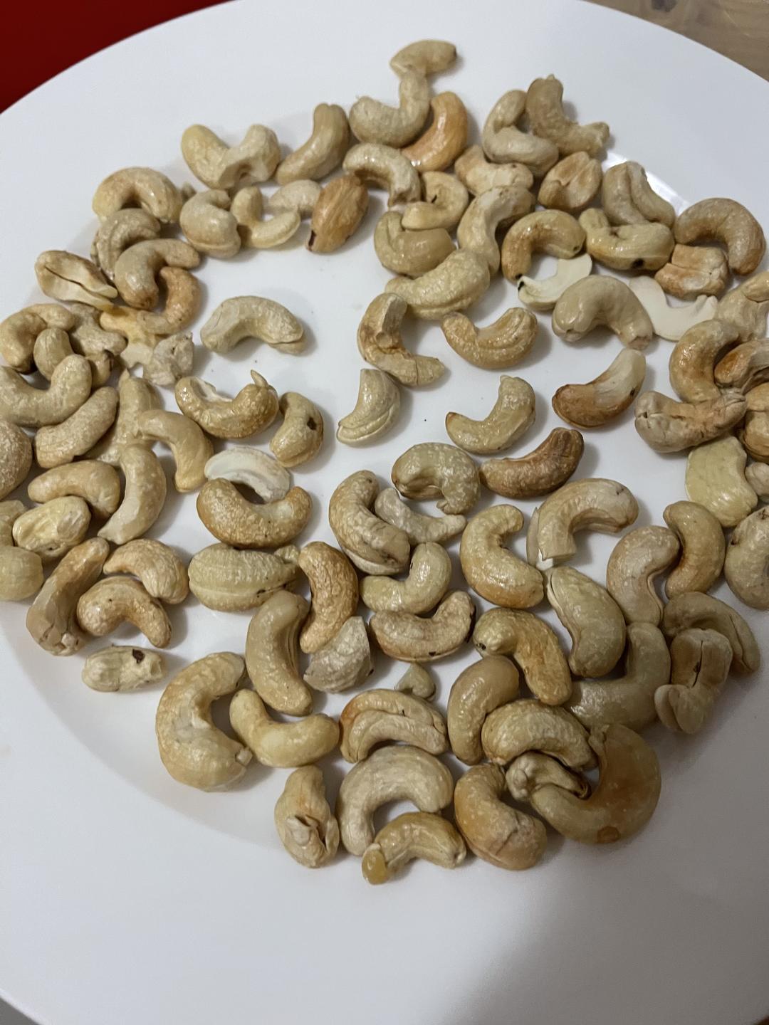 无油无盐的微波炉烤生腰果