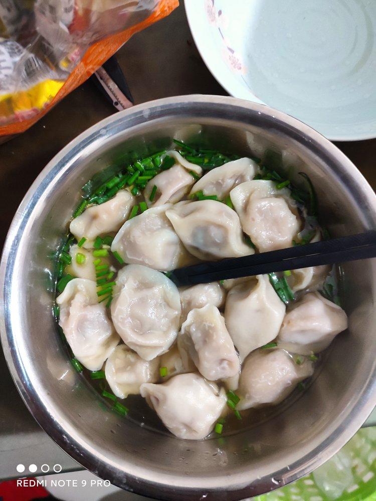 玉儿哥哥做的简单速冻饺子汤