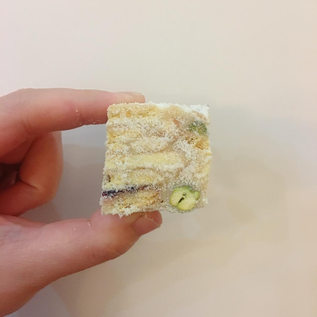 风靡吃货圈的雪花酥，酥脆弹牙，口口都是冬天的味道