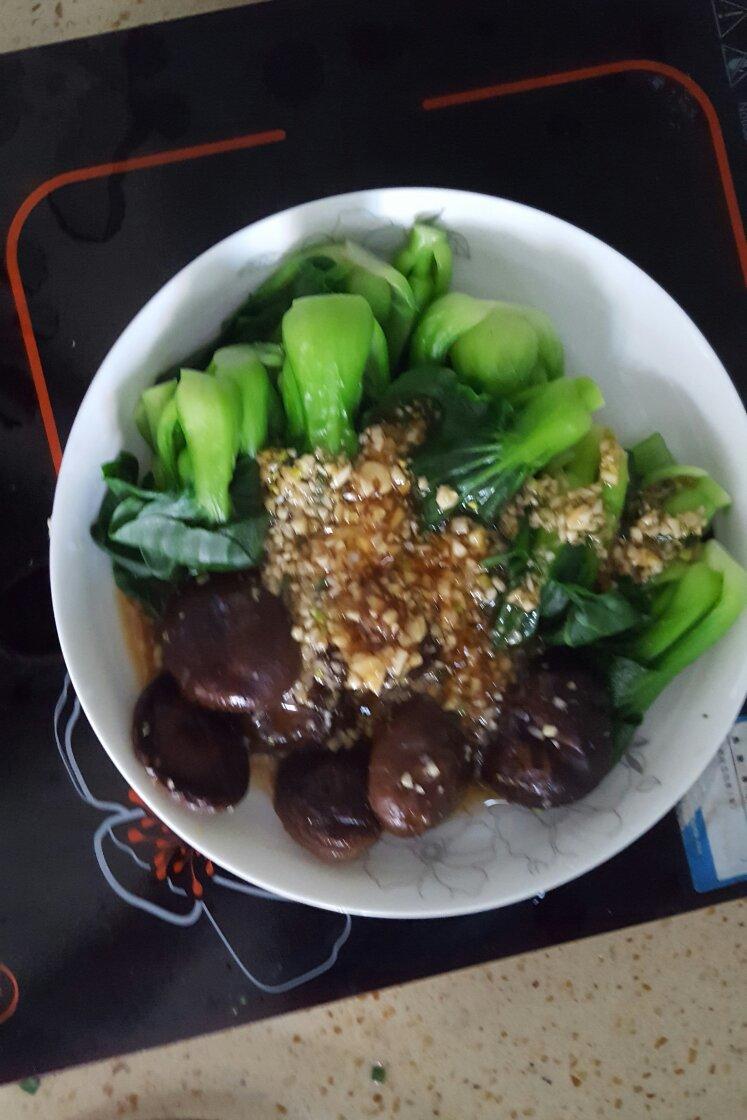 浇汁香菇油菜
