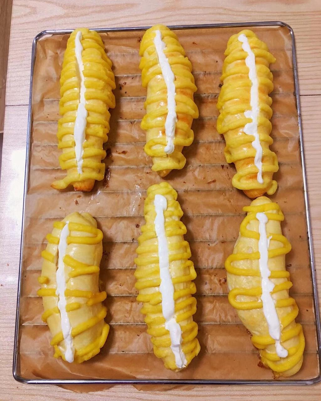 面包房里最受欢迎的毛毛虫面包