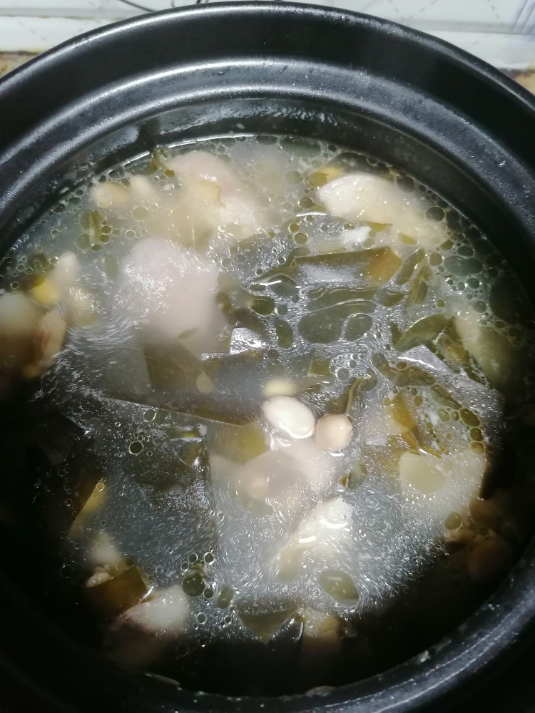 海带黄豆花生猪脚汤的做法 步骤5