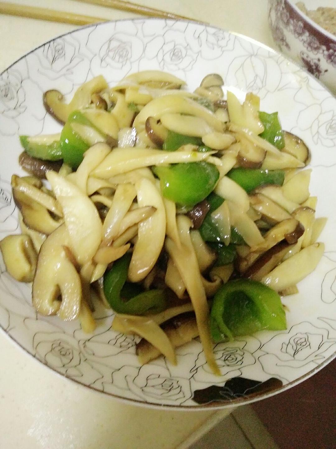 2做的青椒炒鸡腿菇