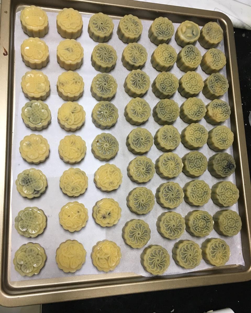 黑芝麻馅月饼