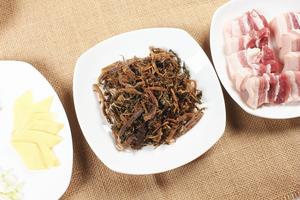 江南夏之味 — 笋干菜烧肉的做法 步骤3