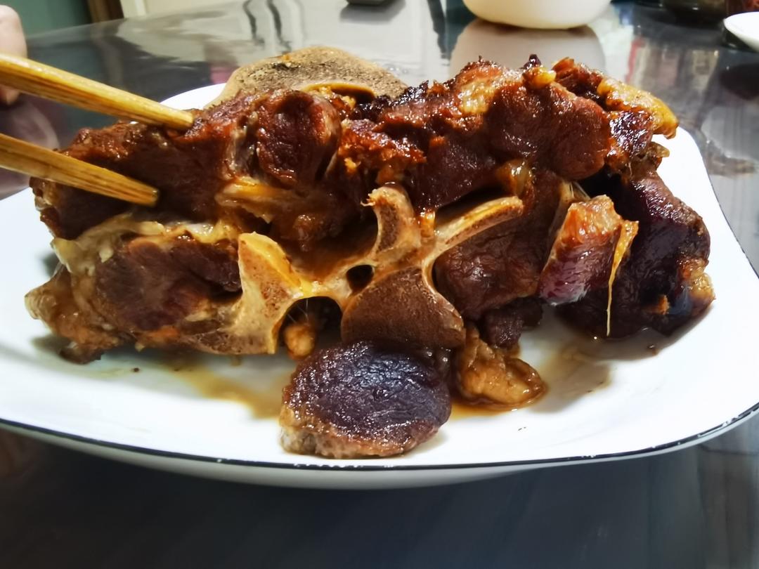 红烧牛脊骨