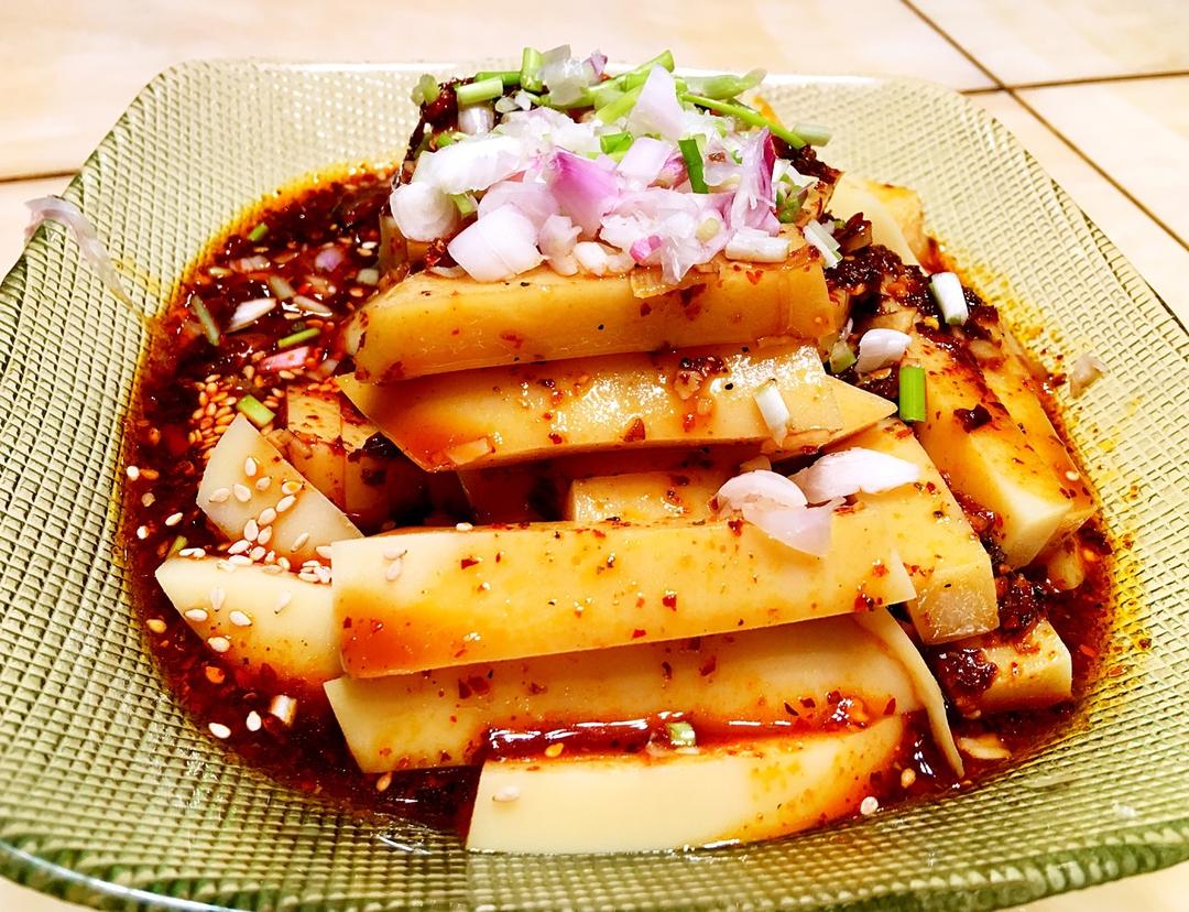 用料碗豆凉粉的做法先将100g碗豆粉用凉纯净水调散