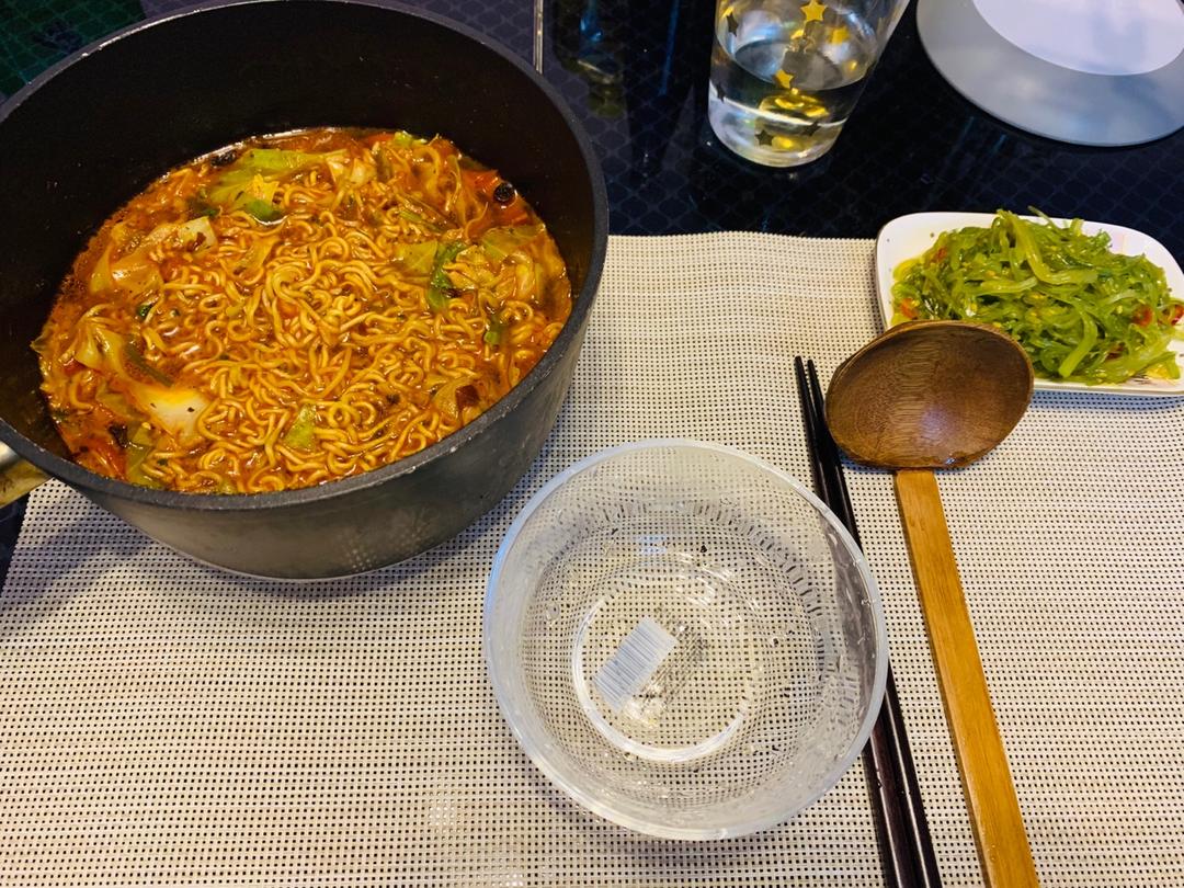 安妮胖做的张云雷式煮泡面