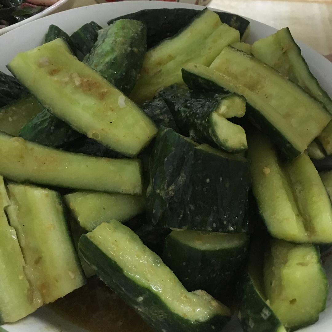 咸蛋黄凉拌黄瓜！