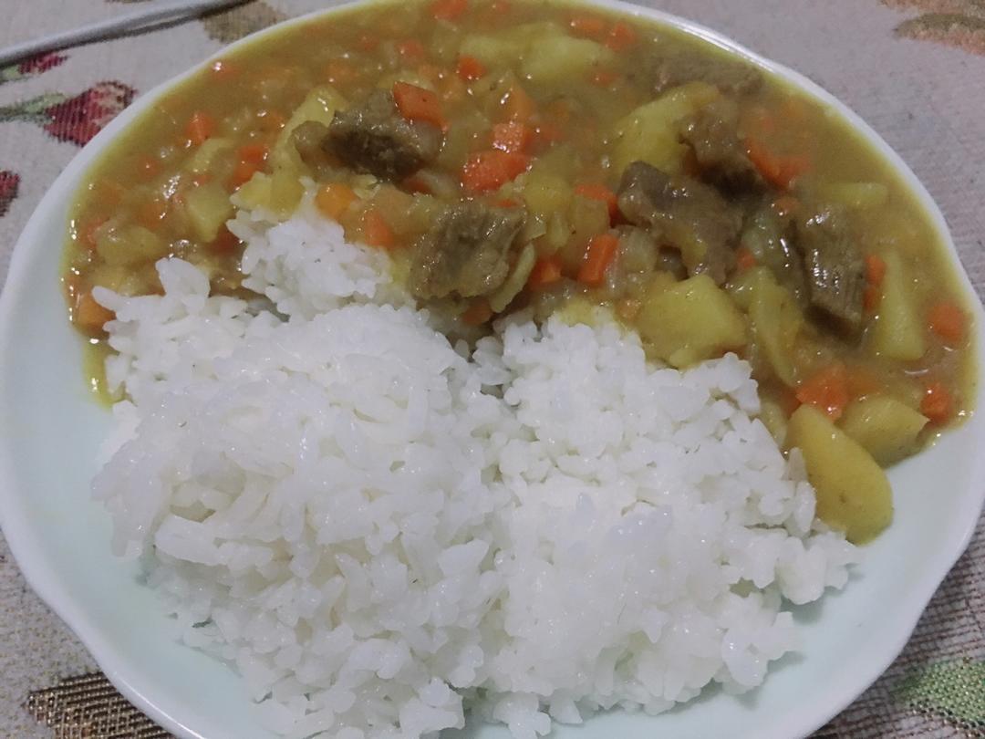 Mr董的招牌咖喱牛肉饭