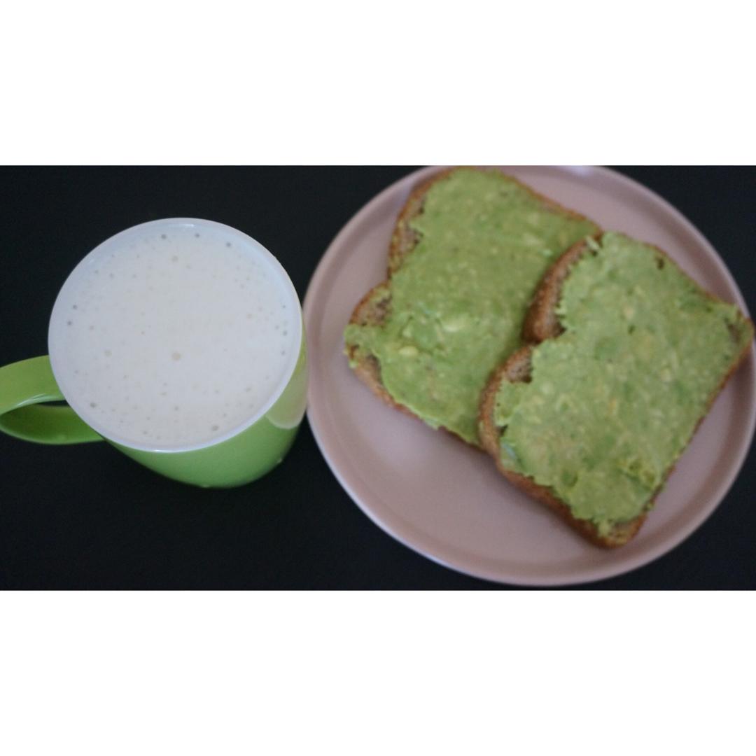 巨好吃的牛油果土司