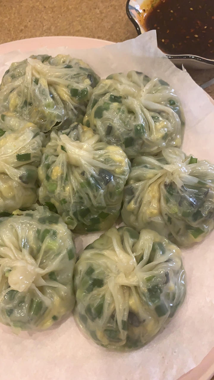 超级好吃、家常“韭菜鸡蛋粉丝虾仁包”