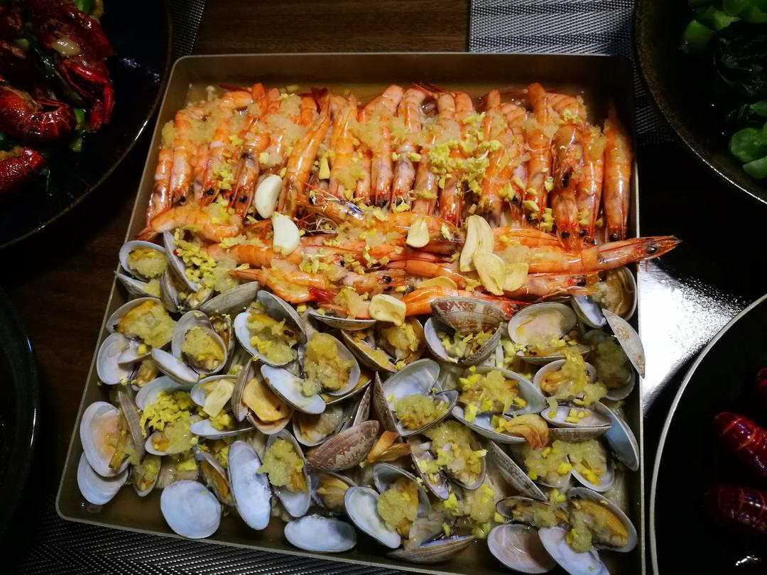 蒜蓉金针菇烤花蛤虾