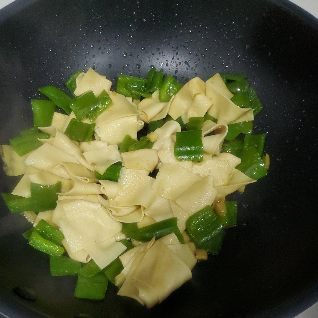 尖椒炒干豆腐