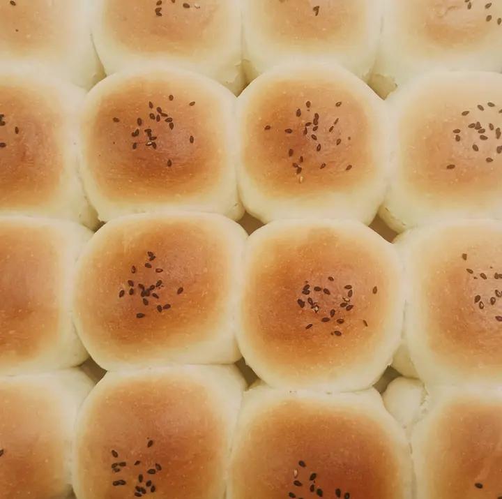 🥛超简单快手，柔软拉丝，一次发酵，牛奶小餐包