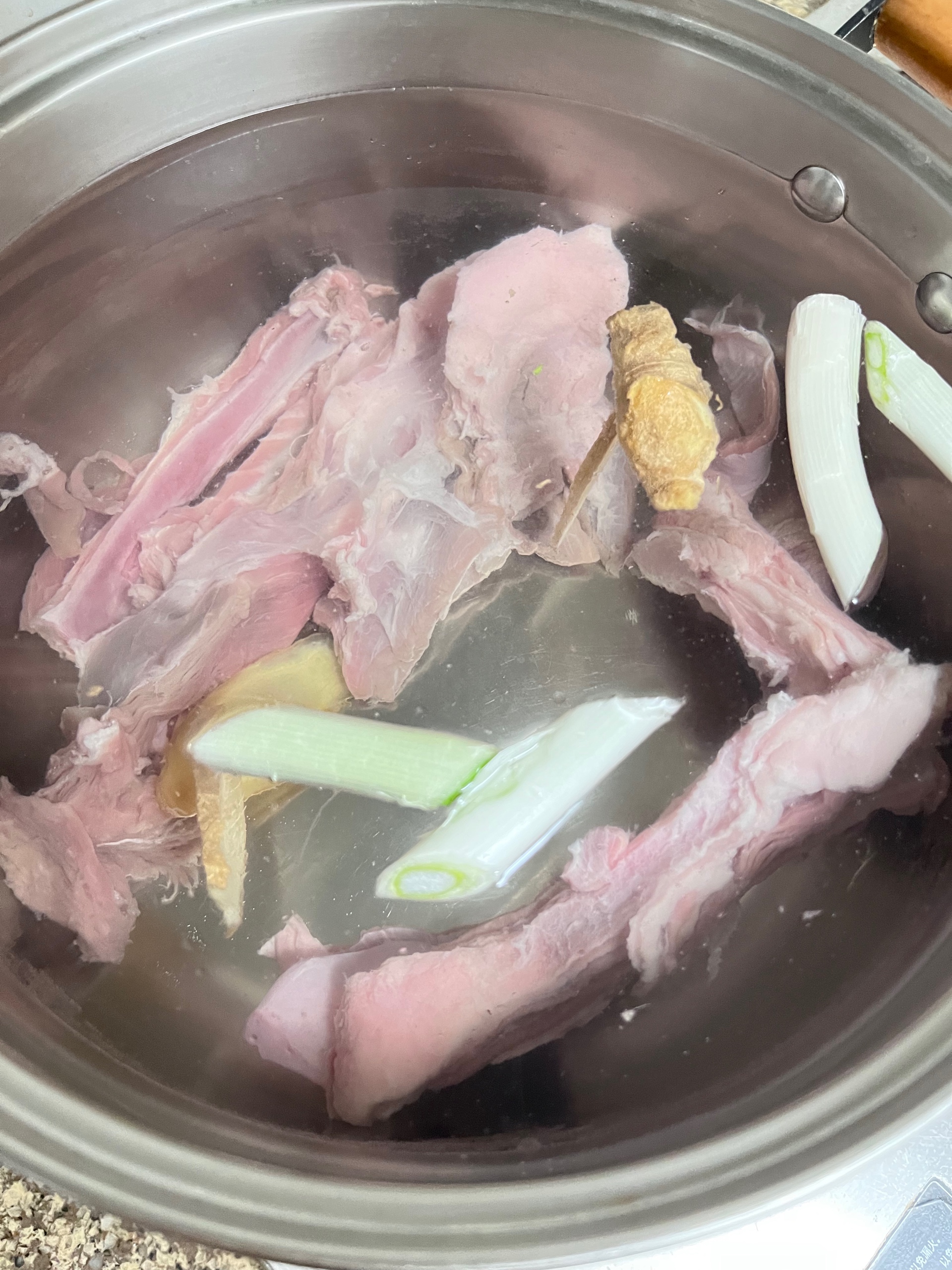 汤喝光的河南老式羊肉烩面的做法 步骤1