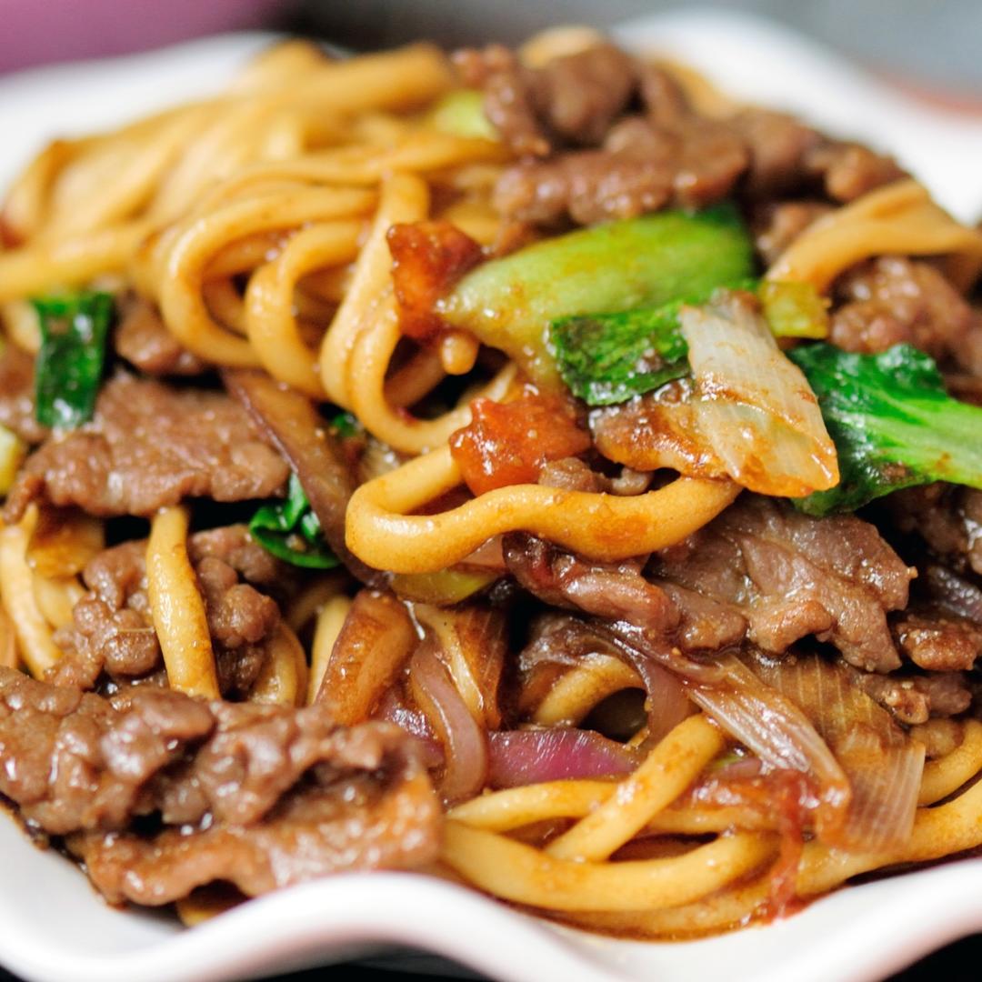 孜然牛肉炒拉条 家常面条百吃不厌的美味做法