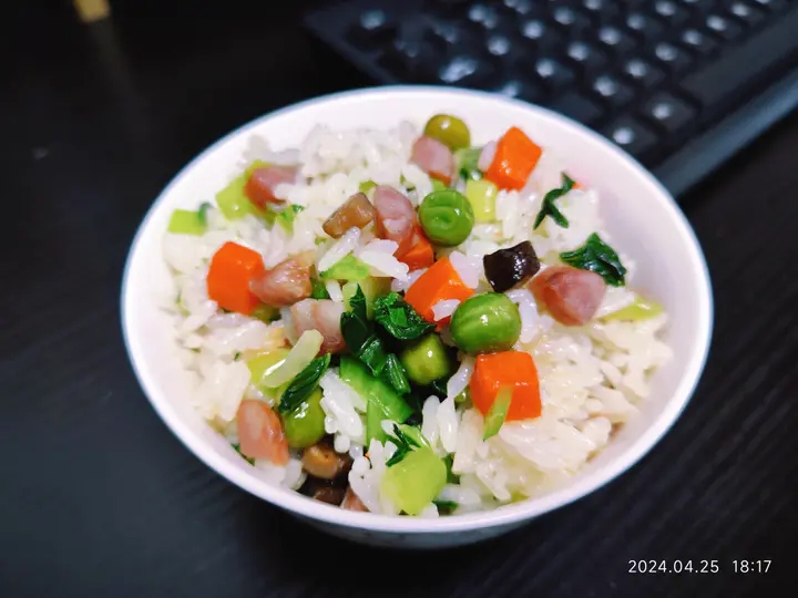 咸肉香菇豌豆焖饭