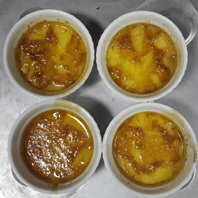 Crèmebrulée。法式烤布雷。焦糖布丁。