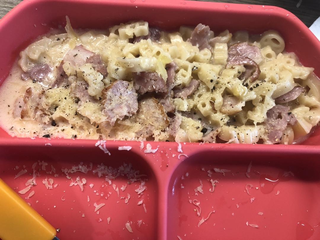 白蘑菇奶油培根意面