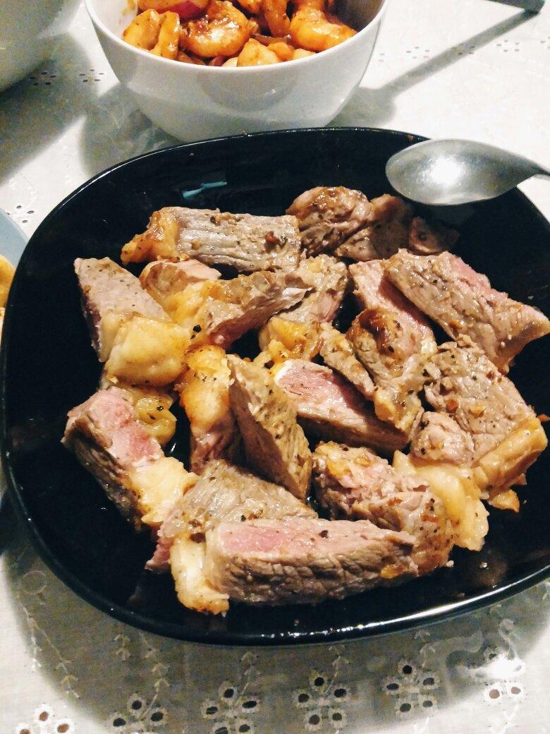 四分钟煎好一块鲜嫩多汁的牛排