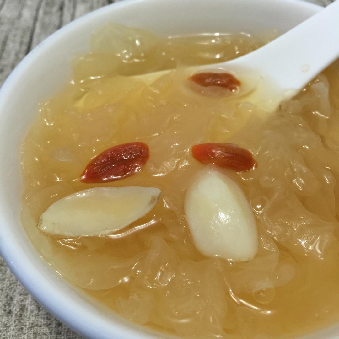 银耳百合汤的做法步骤图 银耳百合汤怎么做好吃 柳飘扬 下厨房