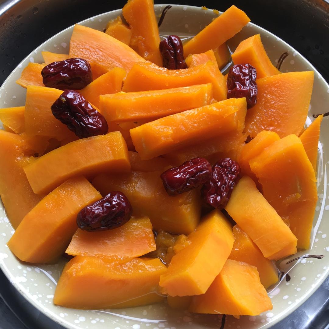 小宇爱吃草莓做的红枣红糖蒸南瓜