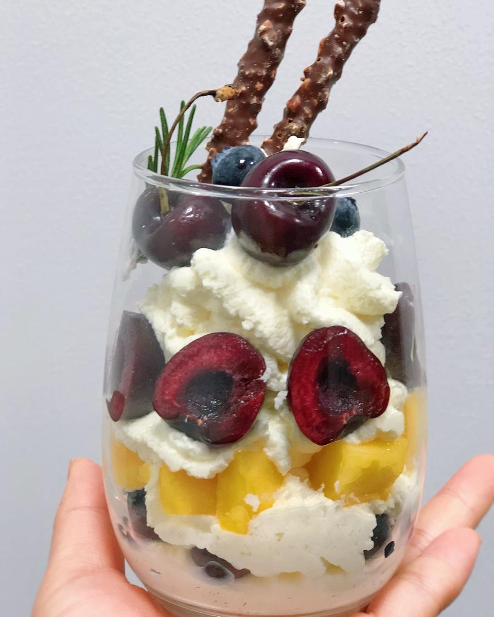 小胖叽叽做的鲜奶油水果杯