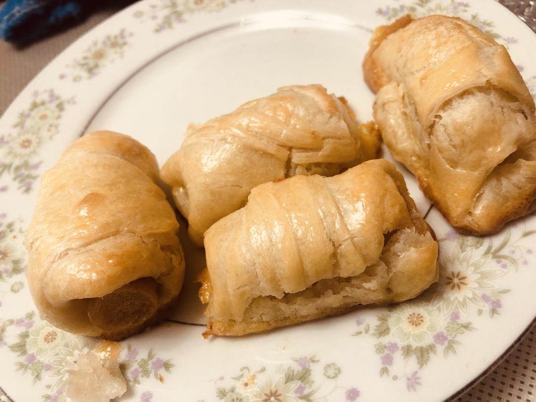 香肠酥皮卷：手抓饼皮还能这样吃，不用和面快速搞定早餐