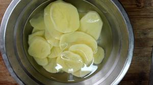 凉拌土豆片——超易上手的西北名小吃的做法 步骤1