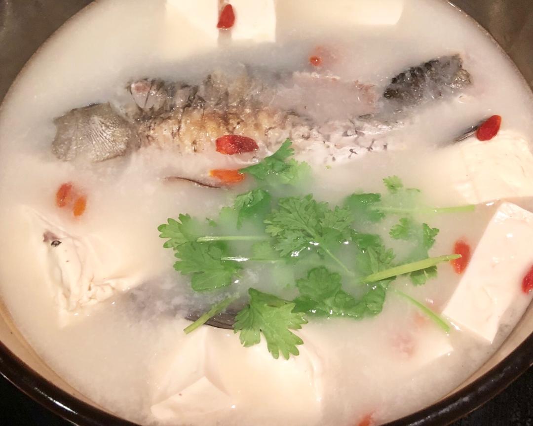 奶白鲫鱼豆腐汤的做法