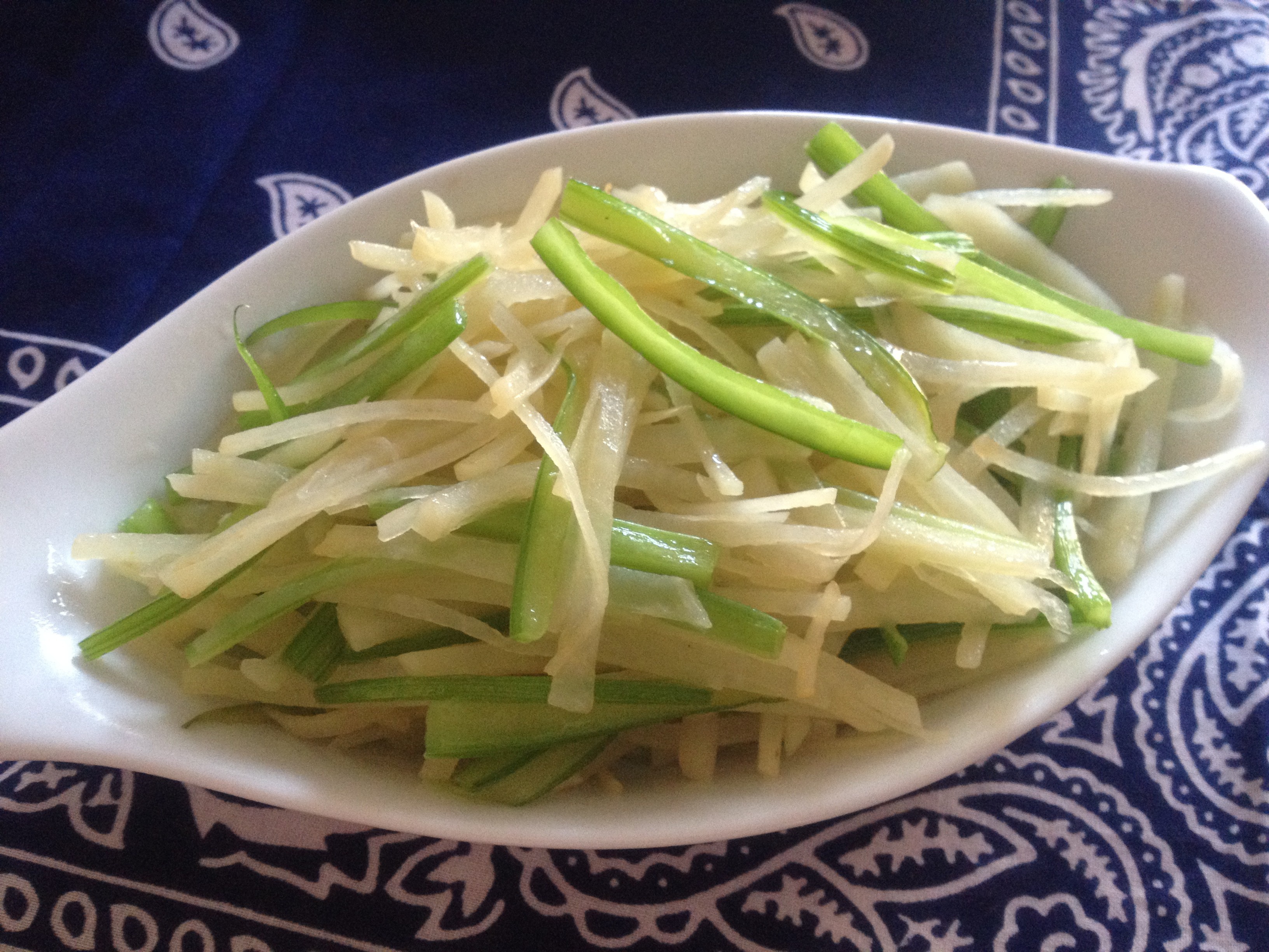 土豆炒芹菜